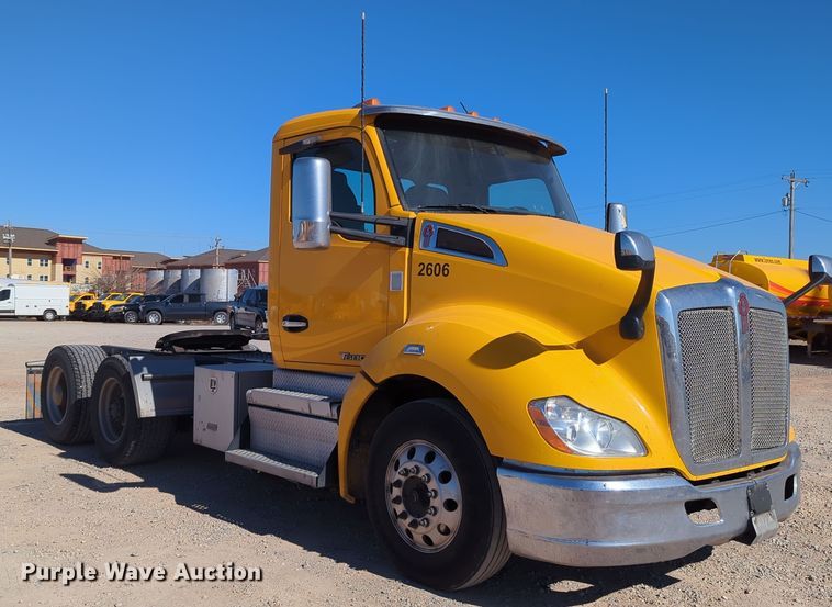 image for item OL9136 2019 Kenworth T680  semi truck