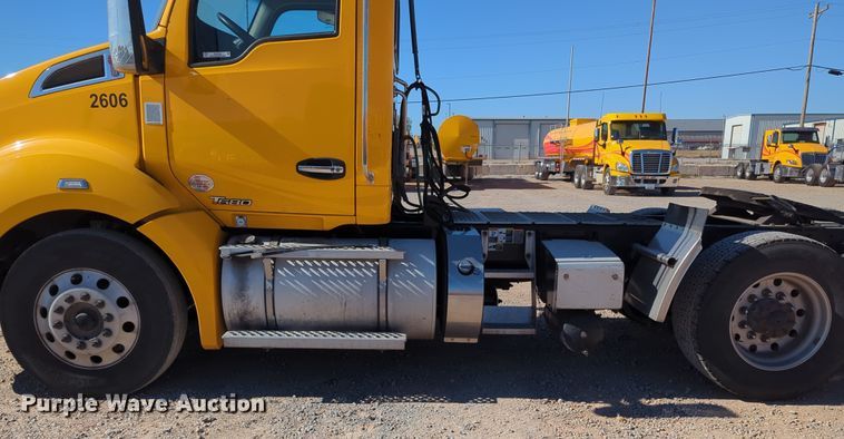 image for item OL9136 2019 Kenworth T680  semi truck