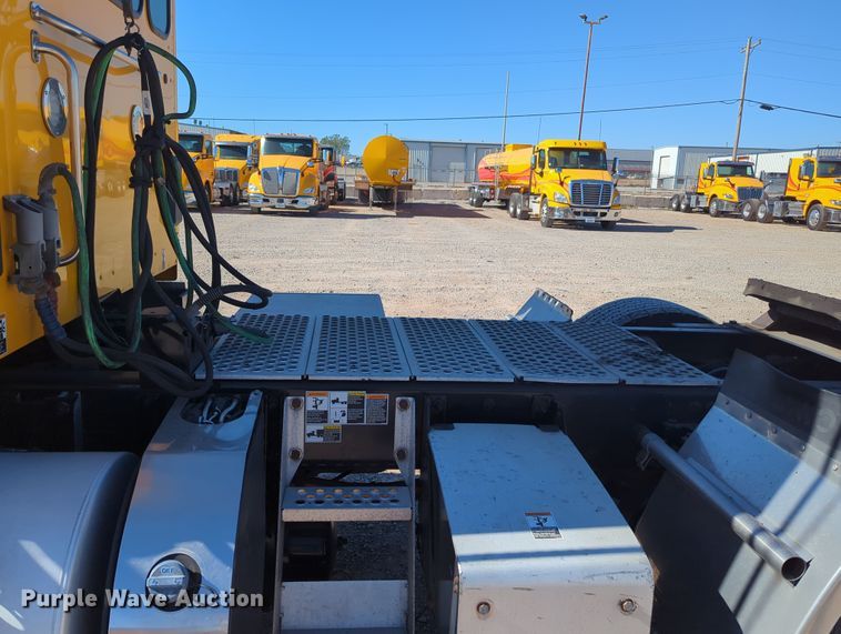 image for item OL9136 2019 Kenworth T680  semi truck