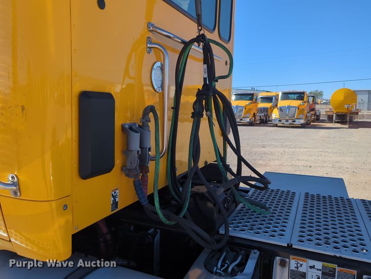 image for item OL9136 2019 Kenworth T680  semi truck