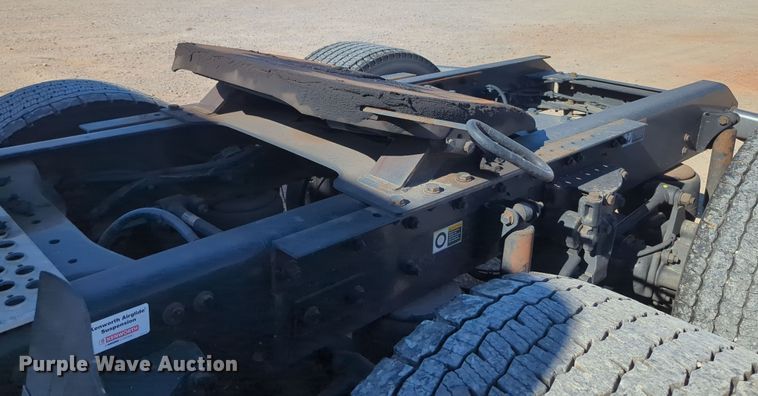 image for item OL9136 2019 Kenworth T680  semi truck