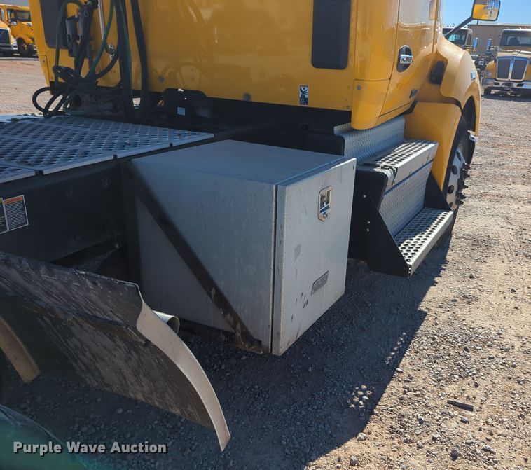 image for item OL9136 2019 Kenworth T680  semi truck