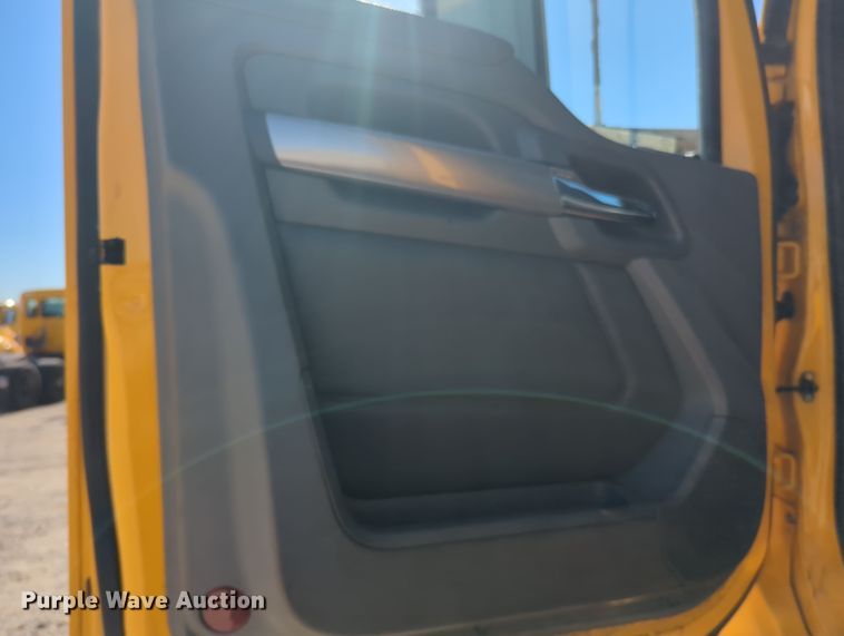 image for item OL9136 2019 Kenworth T680  semi truck