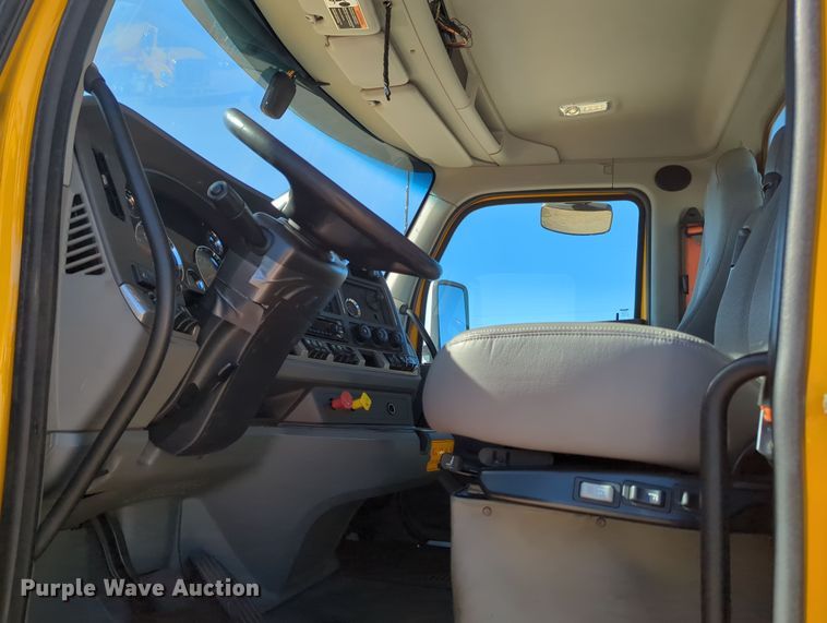 image for item OL9136 2019 Kenworth T680  semi truck