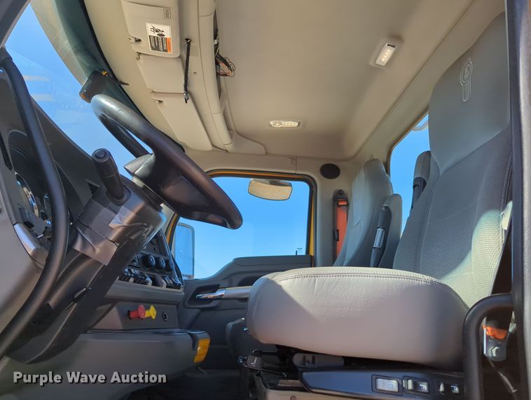 image for item OL9136 2019 Kenworth T680  semi truck