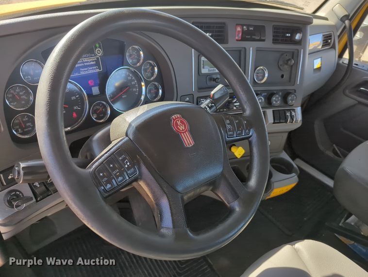 image for item OL9136 2019 Kenworth T680  semi truck