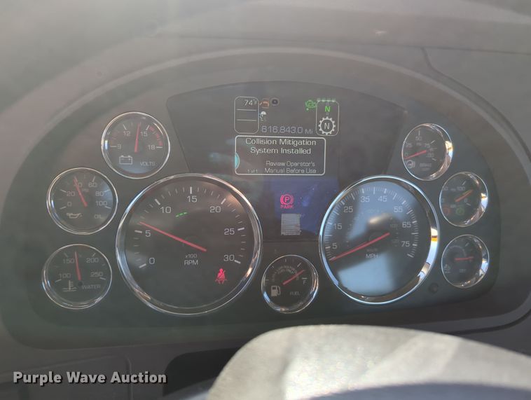 image for item OL9136 2019 Kenworth T680  semi truck