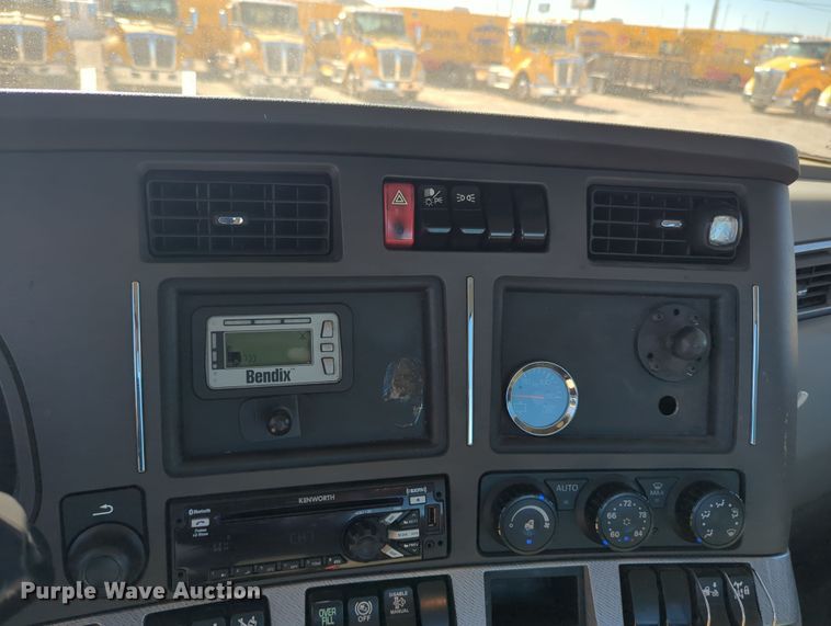 image for item OL9136 2019 Kenworth T680  semi truck