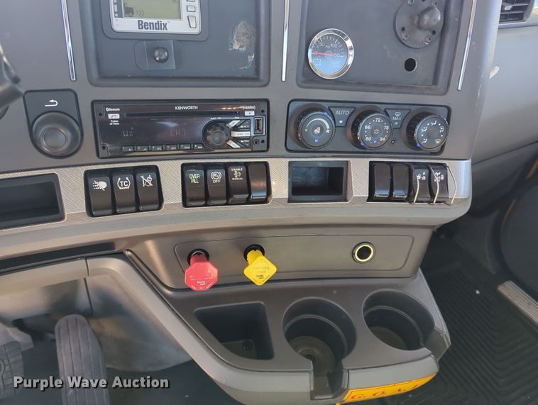 image for item OL9136 2019 Kenworth T680  semi truck