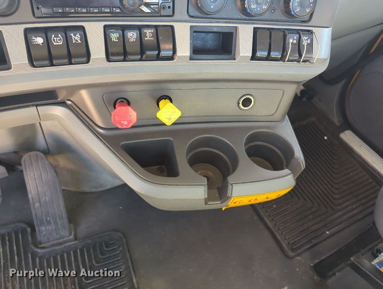 image for item OL9136 2019 Kenworth T680  semi truck