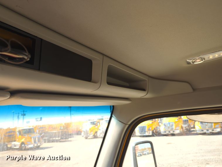 image for item OL9136 2019 Kenworth T680  semi truck