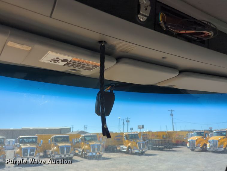 image for item OL9136 2019 Kenworth T680  semi truck