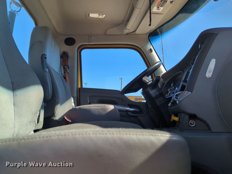 image for item OL9136 2019 Kenworth T680  semi truck