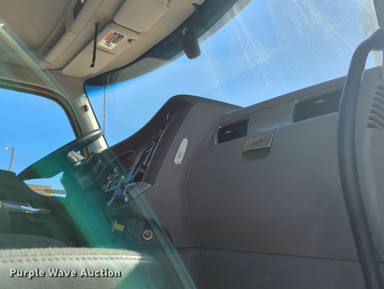 image for item OL9136 2019 Kenworth T680  semi truck