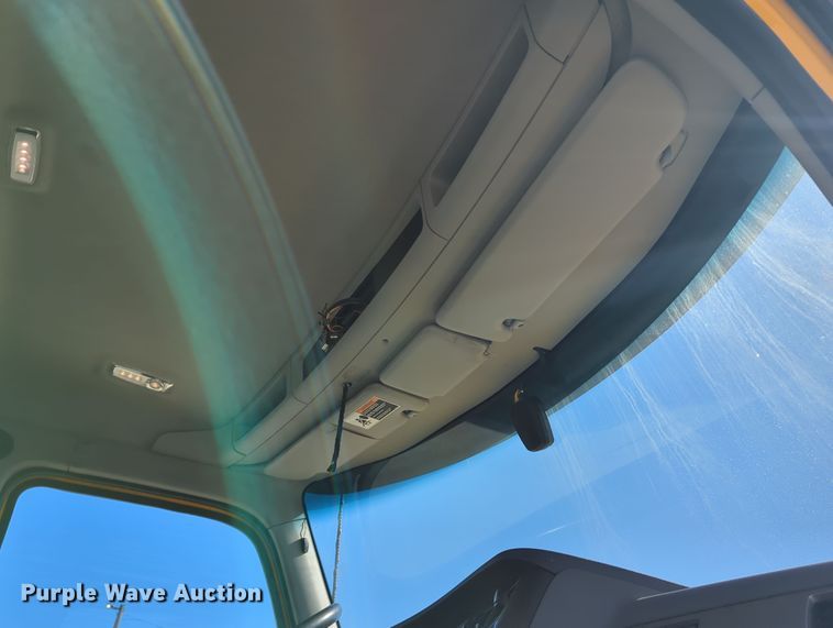 image for item OL9136 2019 Kenworth T680  semi truck