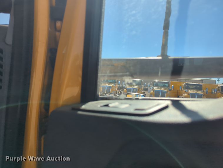 image for item OL9136 2019 Kenworth T680  semi truck