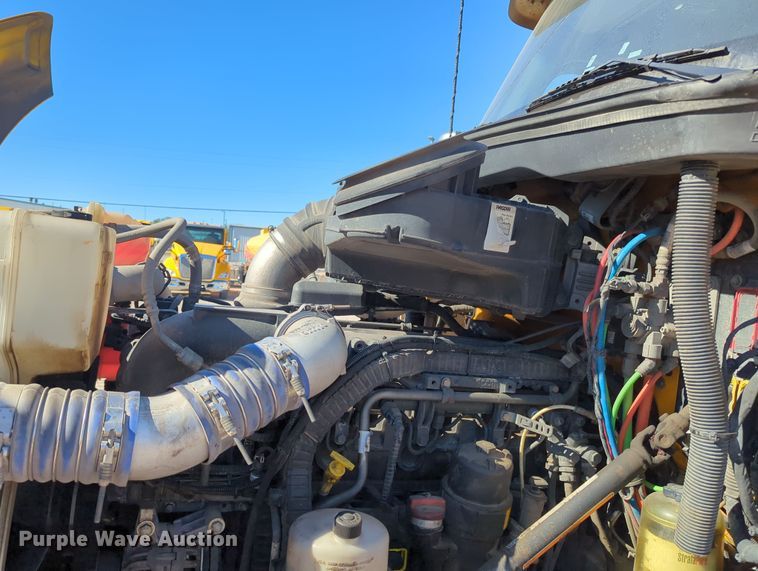 image for item OL9136 2019 Kenworth T680  semi truck