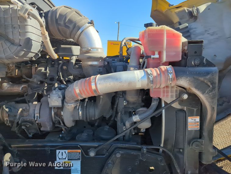 image for item OL9136 2019 Kenworth T680  semi truck