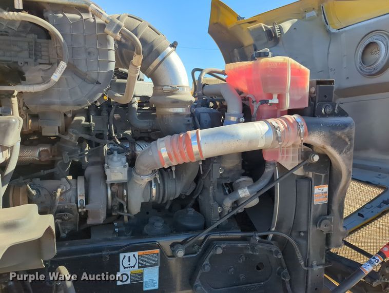 image for item OL9136 2019 Kenworth T680  semi truck