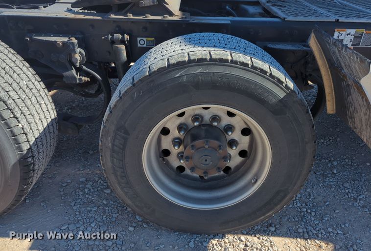 image for item OL9136 2019 Kenworth T680  semi truck