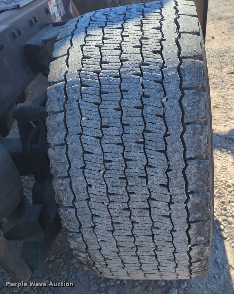 image for item OL9136 2019 Kenworth T680  semi truck