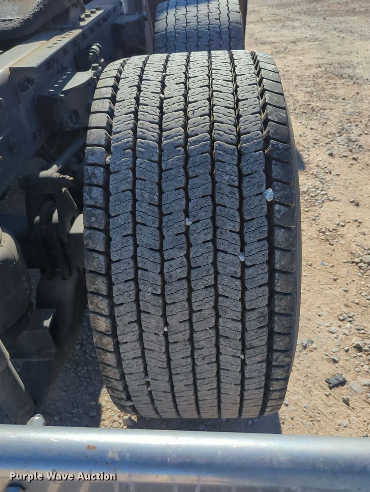 image for item OL9136 2019 Kenworth T680  semi truck