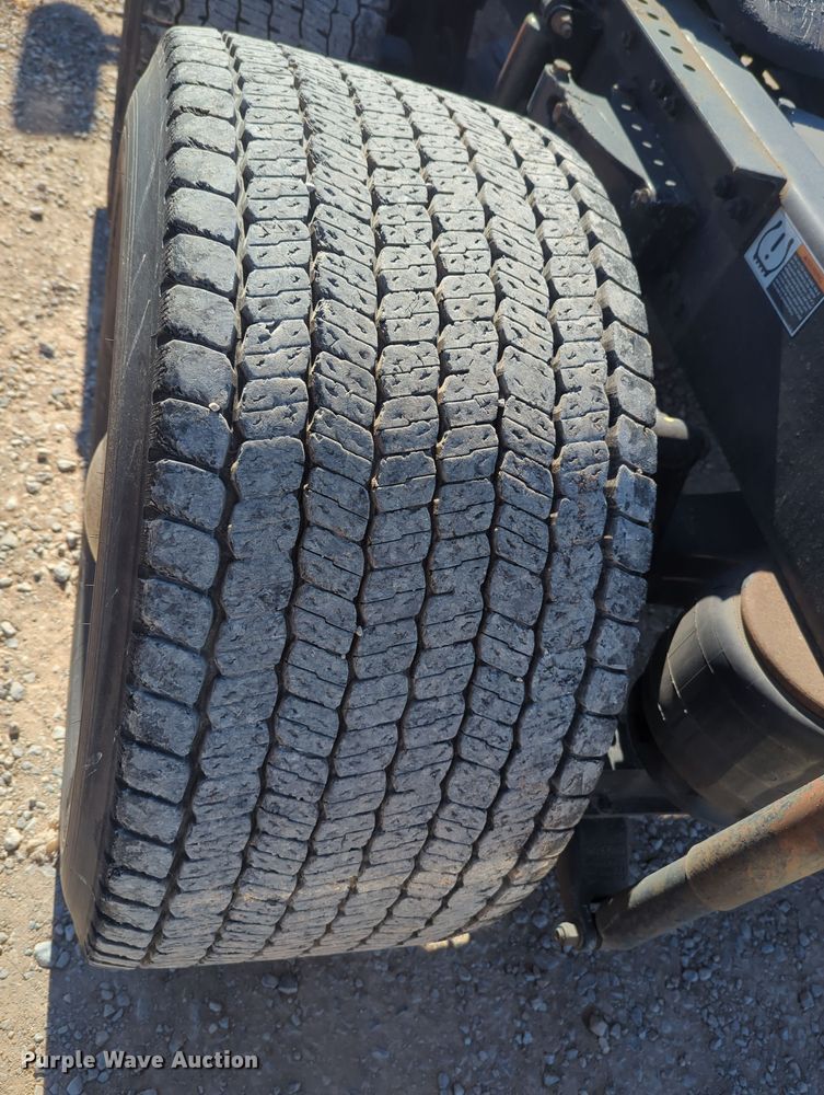 image for item OL9136 2019 Kenworth T680  semi truck