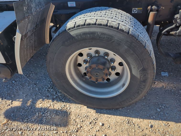 image for item OL9136 2019 Kenworth T680  semi truck