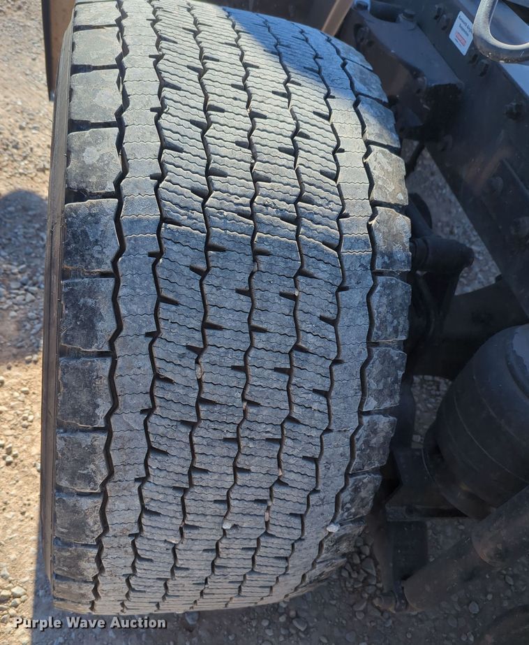 image for item OL9136 2019 Kenworth T680  semi truck