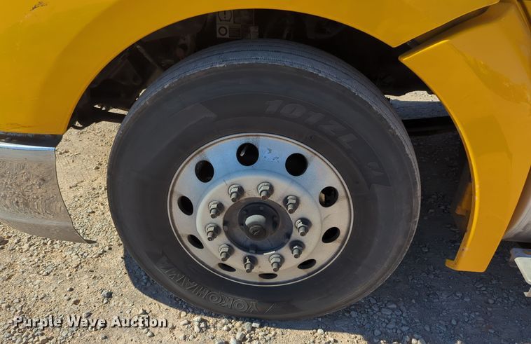 image for item OL9136 2019 Kenworth T680  semi truck