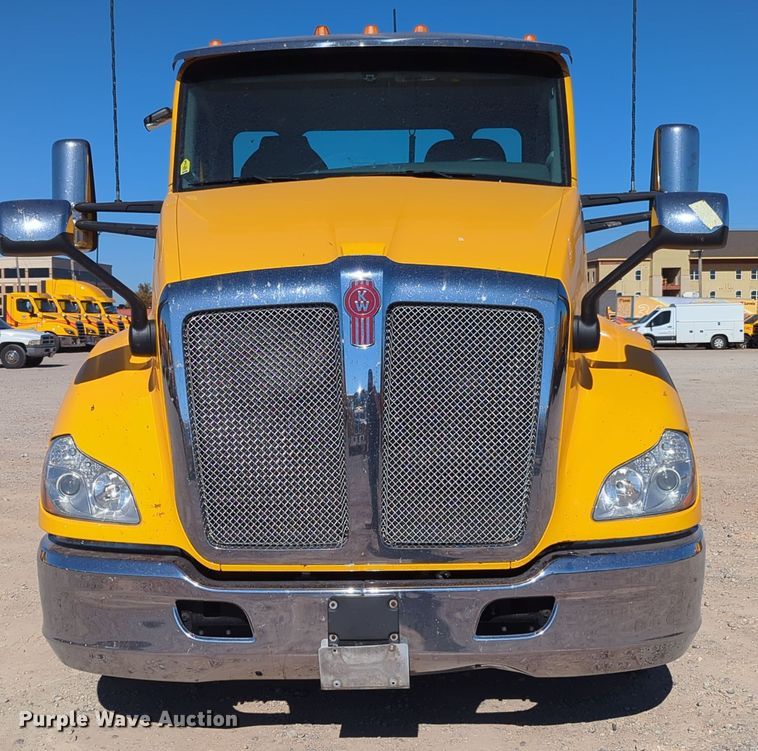 image for item OL9139 2019 Kenworth T680  semi truck