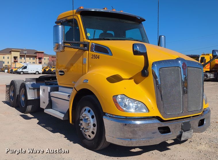 image for item OL9139 2019 Kenworth T680  semi truck