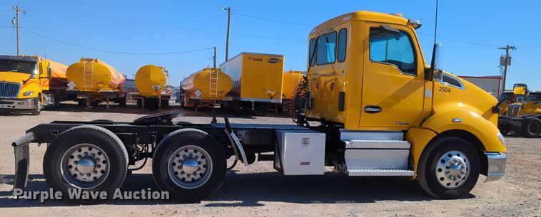 image for item OL9139 2019 Kenworth T680  semi truck