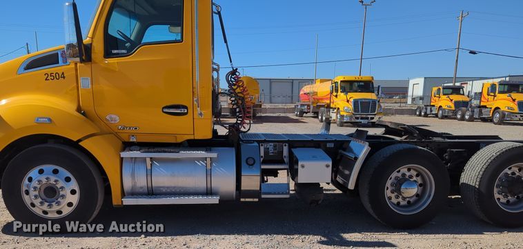 image for item OL9139 2019 Kenworth T680  semi truck