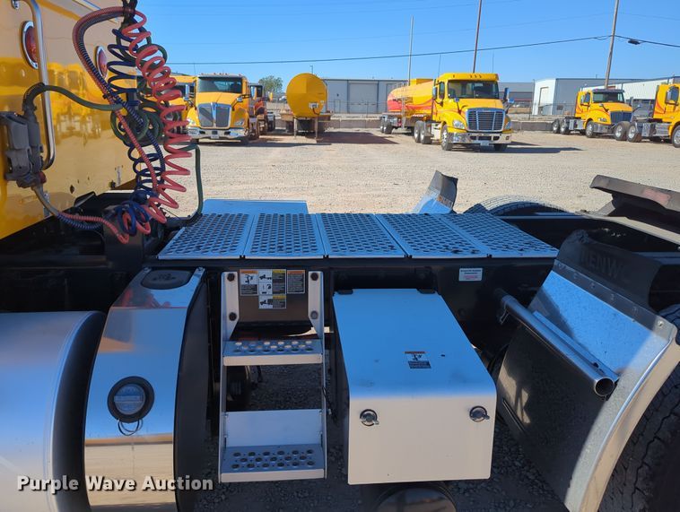 image for item OL9139 2019 Kenworth T680  semi truck