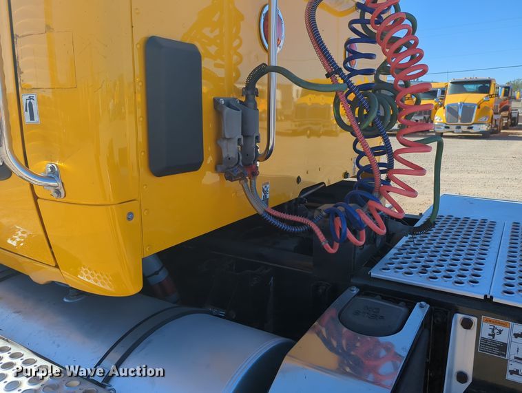 image for item OL9139 2019 Kenworth T680  semi truck