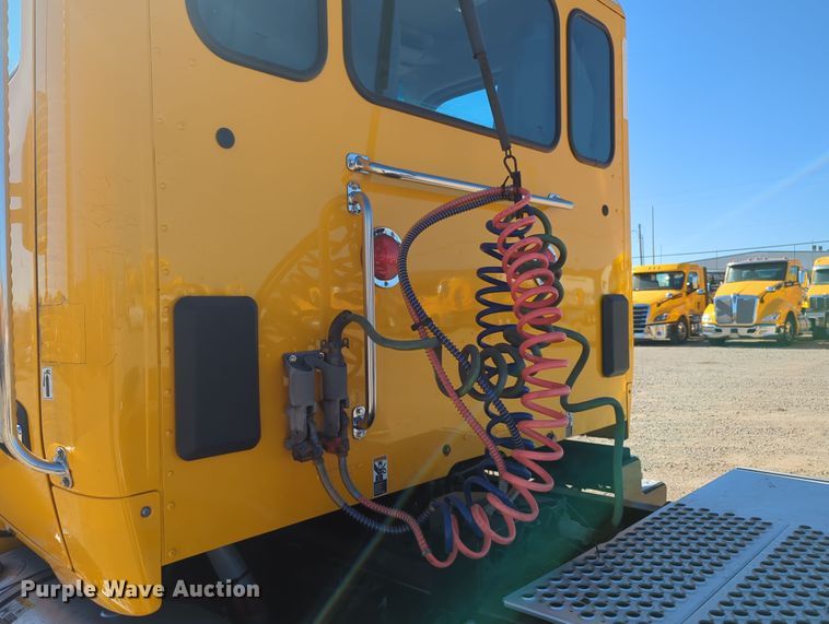 image for item OL9139 2019 Kenworth T680  semi truck