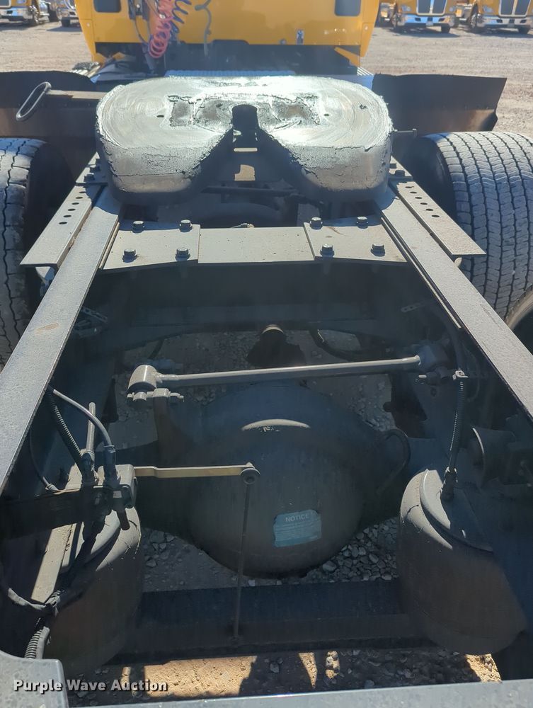 image for item OL9139 2019 Kenworth T680  semi truck