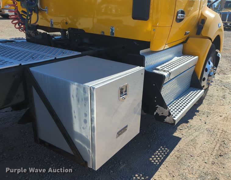 image for item OL9139 2019 Kenworth T680  semi truck