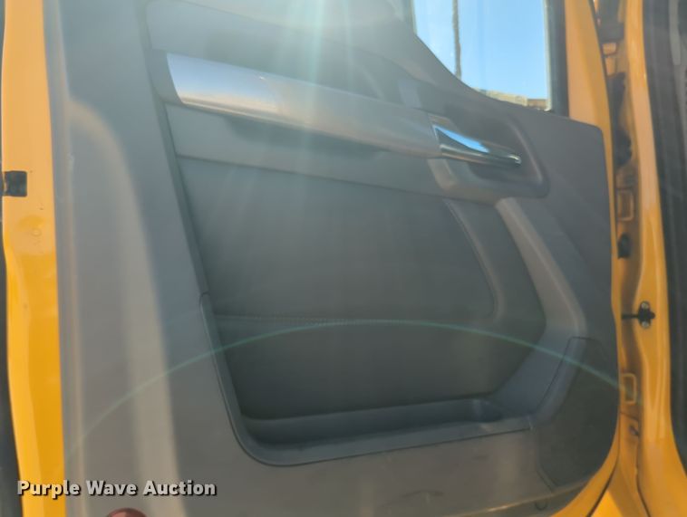 image for item OL9139 2019 Kenworth T680  semi truck