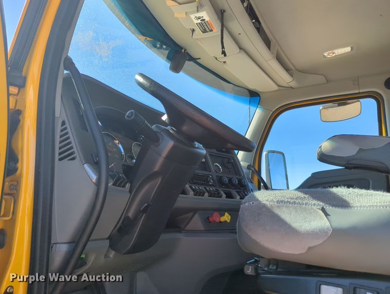 image for item OL9139 2019 Kenworth T680  semi truck