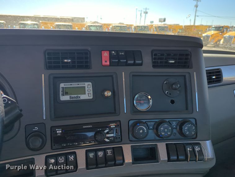 image for item OL9139 2019 Kenworth T680  semi truck