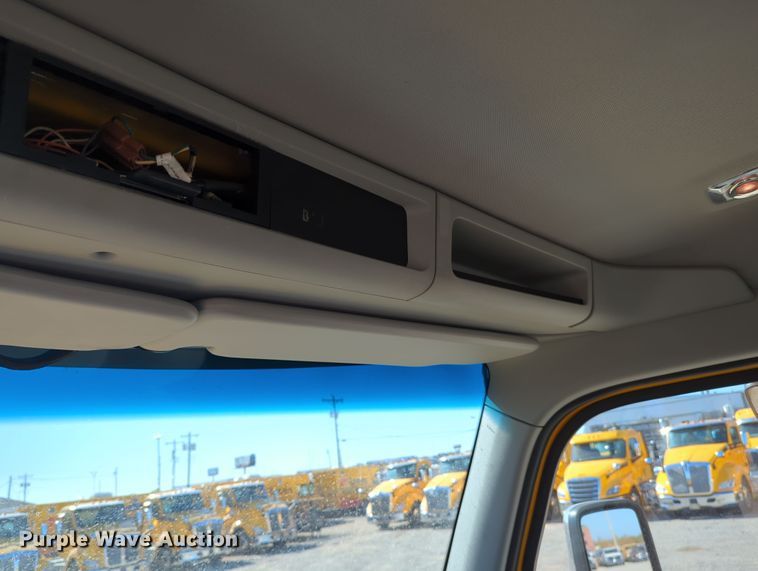 image for item OL9139 2019 Kenworth T680  semi truck