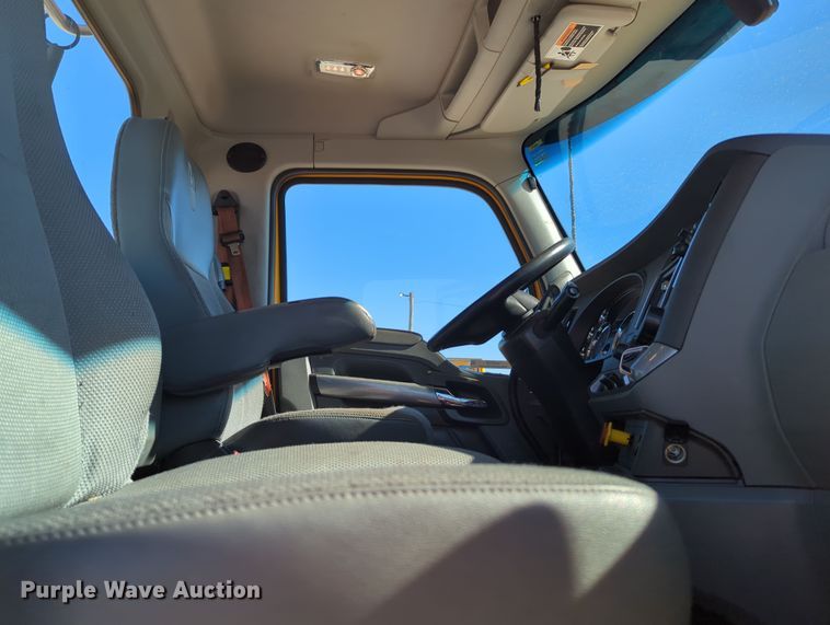 image for item OL9139 2019 Kenworth T680  semi truck