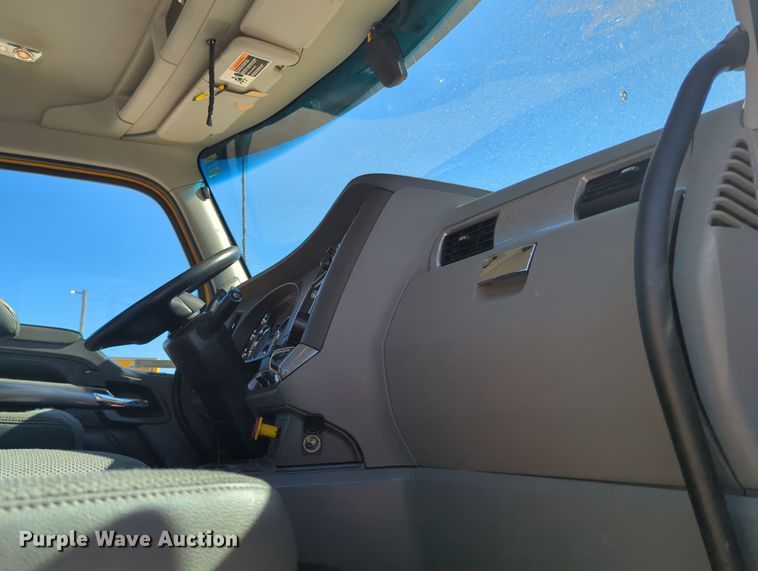 image for item OL9139 2019 Kenworth T680  semi truck
