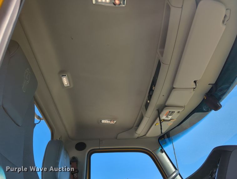 image for item OL9139 2019 Kenworth T680  semi truck