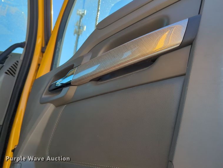 image for item OL9139 2019 Kenworth T680  semi truck