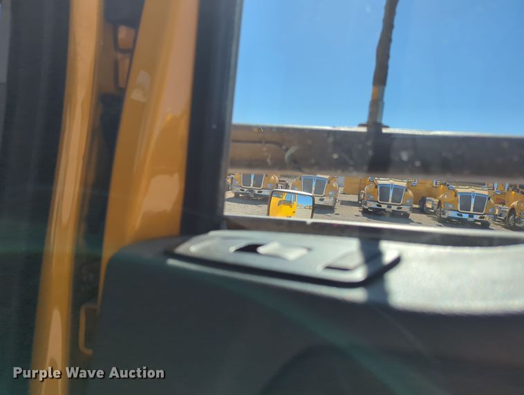 image for item OL9139 2019 Kenworth T680  semi truck