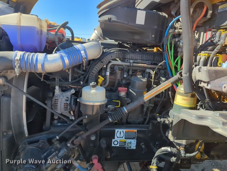 image for item OL9139 2019 Kenworth T680  semi truck