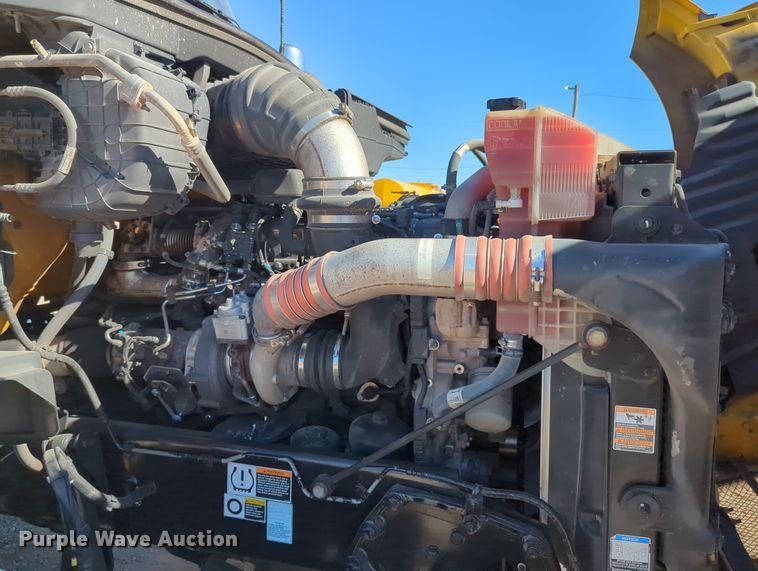 image for item OL9139 2019 Kenworth T680  semi truck